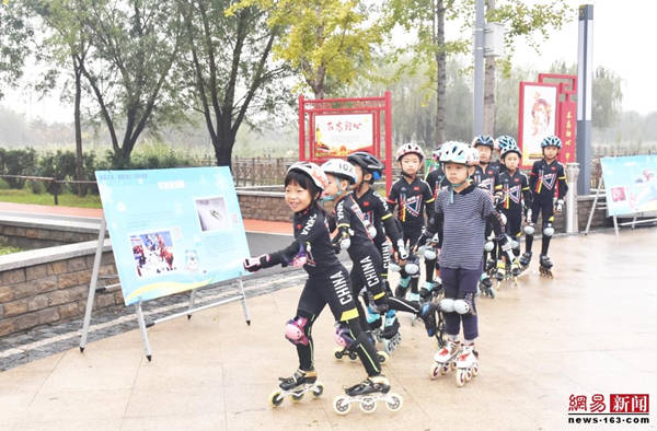 保定市滿城區社區和鄉村冰雪運動推廣普及暨“冰雪大篷車”啓動儀式2