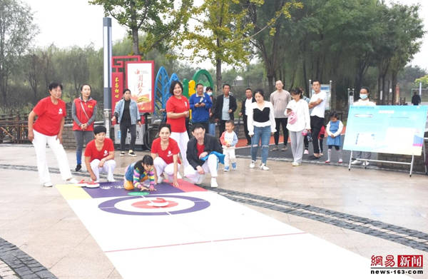 保定市滿城區社區和鄉村冰雪運動推廣普及暨“冰雪大篷車”啓動儀式3