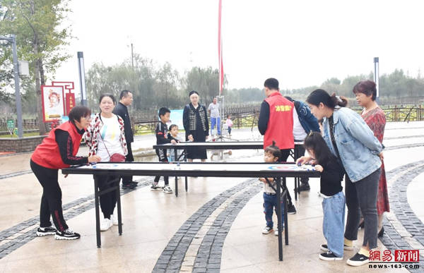 保定市滿城區社區和鄉村冰雪運動推廣普及暨“冰雪大篷車”啓動儀式4