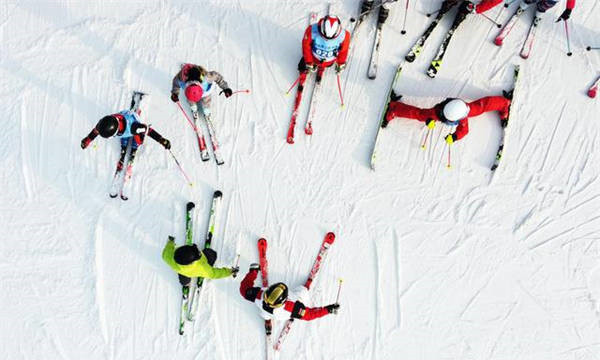 戶外滑雪場滑雪