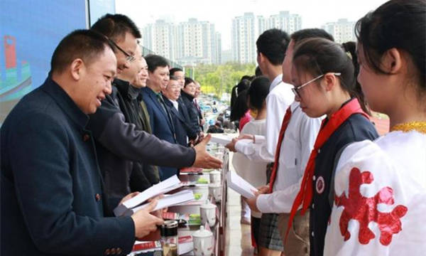 冰雪運動“七進”活動走進渝北數據谷中學