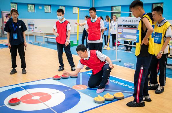 内蒙古:冰雪運動進校園3