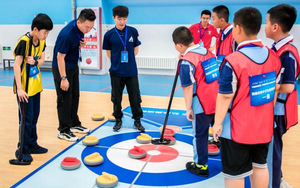 内蒙古:冰雪運動進校園6