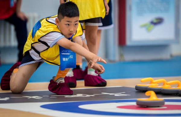 内蒙古:冰雪運動進校園7