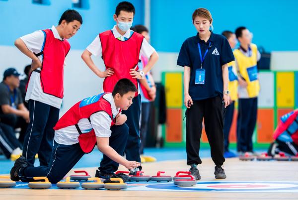 内蒙古:冰雪運動進校園8