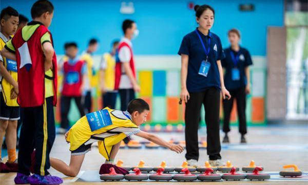 内蒙古:冰雪運動進校園1