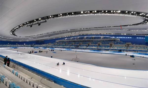 國家速滑館(guǎn)“冰絲帶(dài)”迎來速滑比賽首秀