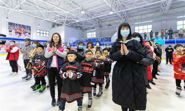 煙台市首屆中小學冰球校際聯賽