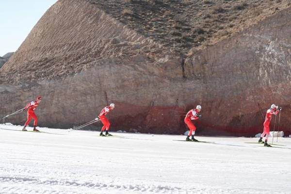 2月3日，參賽選手在比賽中