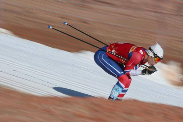 2月1日，參賽選手在全國越野滑雪冠軍賽成年男子3公裏爬坡（傳統技術個人出發）比賽中
