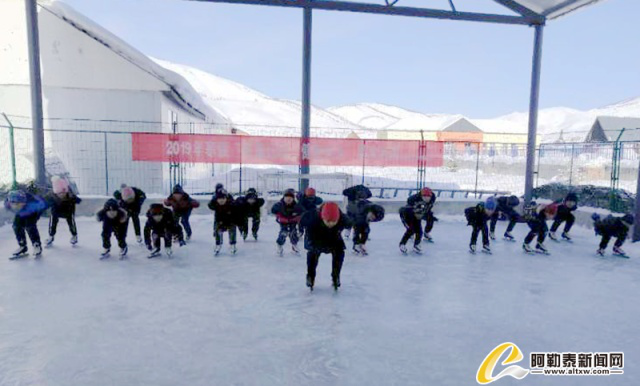 哈巴河縣鐵熱克提鄉牧業寄宿學校開展冰雪特色運動2