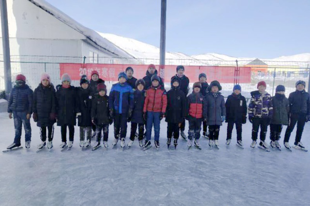 哈巴河縣鐵熱克提鄉牧業寄宿學校開展冰雪特色運動3