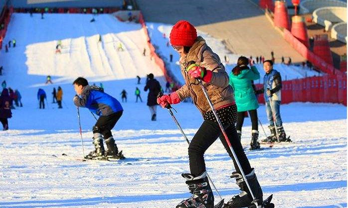 讓百姓玩得起 讓企業有熱情——代表委員談三億人參(cān)與冰雪運動(dòng)