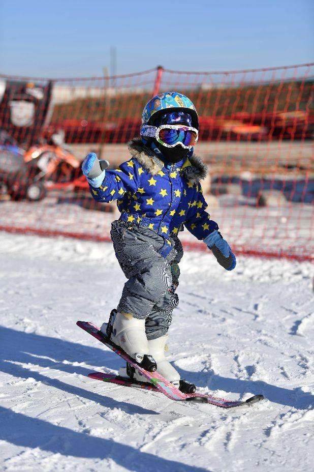 北京八達(dá)嶺滑雪場(chǎng)正式開闆 推出“免費教+免費滑”系列活動