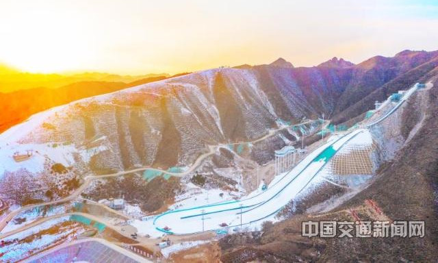 中國鐵建十六局集團承建的“雪吉祥”滑雪跳台場地全景