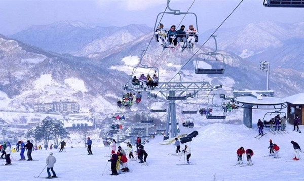 強國體育打造冰雪新定位 奧(ào)運經濟推動産(chǎn)業新發展