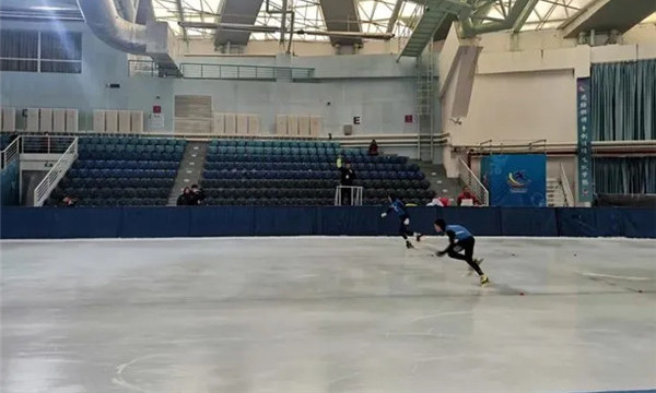 起點處運動員蓄勢待發