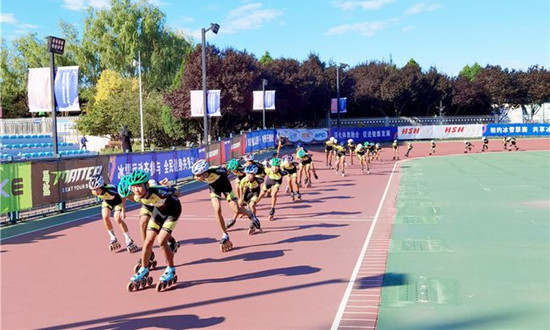 2020年河北省冰雪聯賽暨河北省第二屆冰雪運動會預選賽正在火熱進行，這是輪滑選手在比賽中