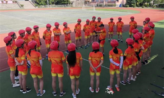 甯陝縣中小學體育教師接受冰雪進(jìn)校園教練(liàn)員培訓