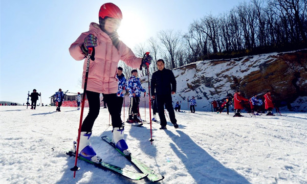各地相繼出台發展冰雪運動實施意見 引導冰雪産(chǎn)業駛上快車(chē)道