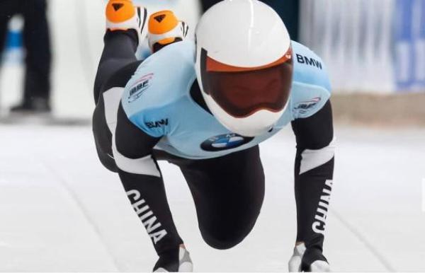 闫文港在比賽中