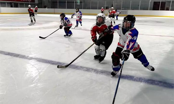 12月12日至15日，承德市舉行該市首屆冰雪運動會。