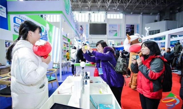 第十四屆新疆冬博會冰雪裝備(bèi)和冰雪文創(chuàng)精品展開展