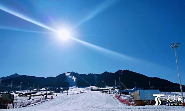 第十三屆新疆冬季旅遊産(chǎn)業交易博覽會現場(chǎng)2