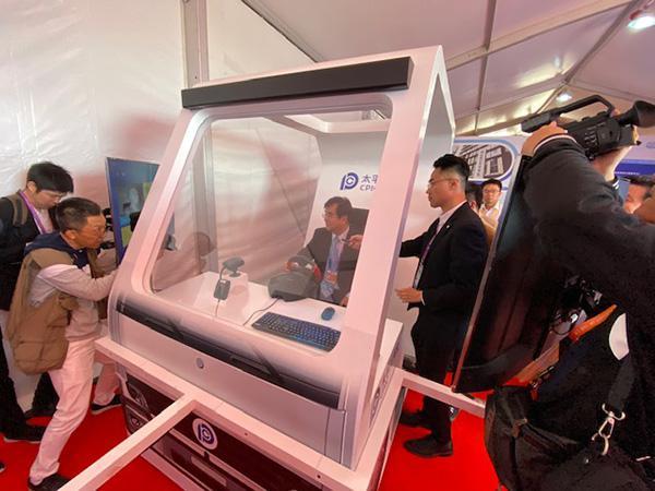 第二屆進博會科技保險體驗區啓用，展現瞭在5G、自動駕駛、智能風控等前沿科技領域的探索和實踐。