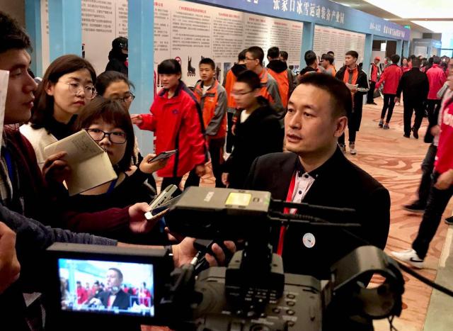 河北省人社廳人力資源市場服務中心主任助理田光賓(bīn)接受媒體採(cǎi)訪