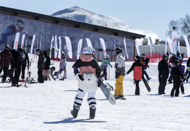 今冬哈爾濱(bīn)将推出一系列群衆性活動(dòng)和冰雪惠民舉措