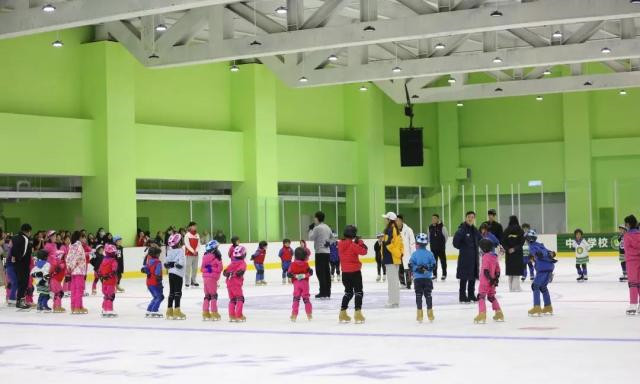 校企聯合促進冰雪運動進校園2