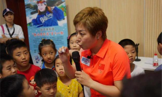 滑雪冠軍走進(jìn)社區 講(jiǎng)述“冰雪奇緣”