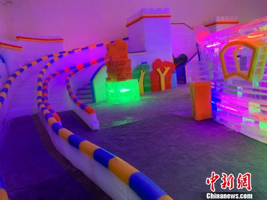 通天峽景區七彩城冰雪藝術館曆經三個多月籌備，總投資800萬元，建設總面積800平米