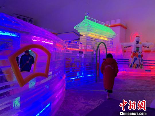 山西長治通天峽景區國際冰雕邀請賽開幕，七彩城冰雪藝術館正式開園迎客