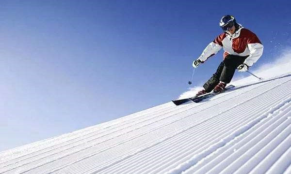 北京首批冰雪專業畢(bì)業生上崗(gǎng)