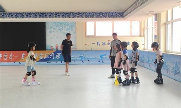 青島(dǎo)市市南區“夏季玩冰雪”歡樂冰雪周啓動(dòng)2