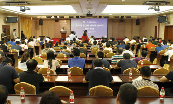 國家冰雪運動城市體驗中心簽約儀式在奧體中心舉行