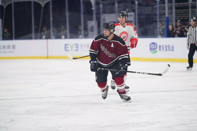 國際高校冰球聯賽在京舉行3