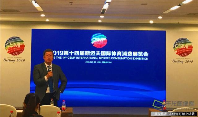 北京體育大學教授、博士生導師，北京體育大學體育商學院副院長林顯鵬