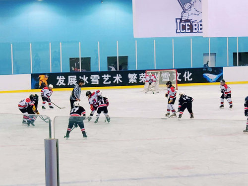 2019年徐州“奧(ào)體杯”全國(guó)青少年冰球邀請賽激情開戰2