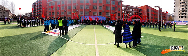 “百縣百校萬人同日上冰雪”活動百屏聯動直播承德現場。