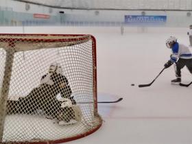 秦皇島(dǎo)市第四屆冰雪運動(dòng)會冰球比賽開賽