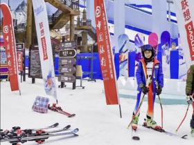 首屆廣(guǎng)州盛夏冰雪體育文化節在廣(guǎng)州融創(chuàng)雪世界舉行