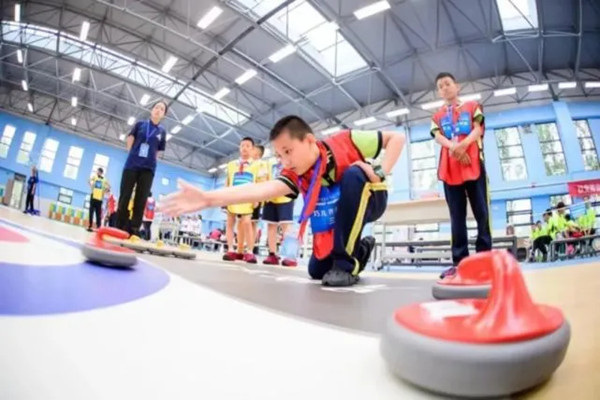 冰雪運動進校園成果豐厚 旱地冰壺成内蒙古新名片 2