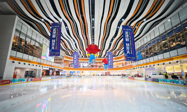 滑冰場的冰面是怎麽制作的