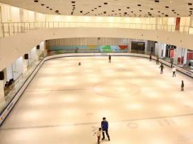 建一個室内滑冰場多少錢?