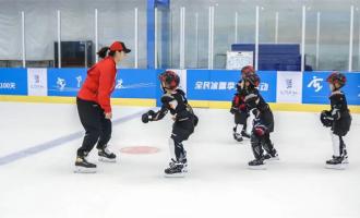 青島(dǎo)滑冰場(chǎng)建設公司應該這樣選！