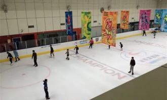 請問室内真冰溜冰場(chǎng)設計(jì)公司找哪家靠譜？