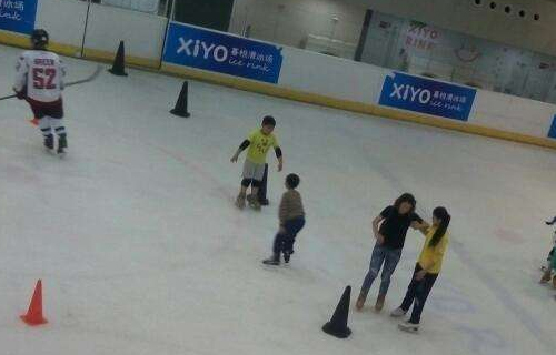 室内真冰溜冰場